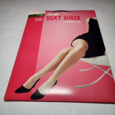 Hanes SILKY SHEER Control Top Sandalfoot Pantyhose SIZE AB Color JET BLACK