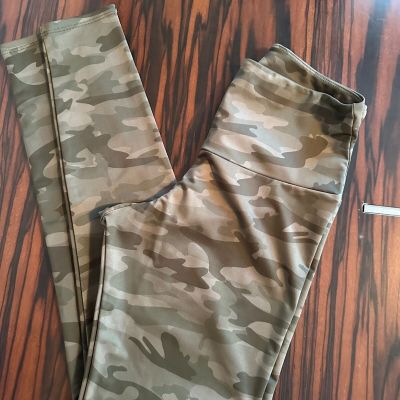 NWOT ONZIE Camouflage Leggings SZ M/L