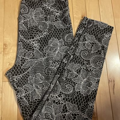 Lularoe Tc Leggings Black White Floral Lace tall And Curvy