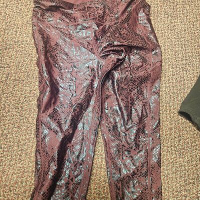 DKNY Stretchy Purple Sexy Snakeskin Pattern Capri Leggings Size XL