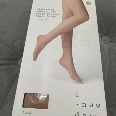 A New Day Women's Honey Beige 20 denier Sheer Pantyhose Sz: M/L 130-185 lbs.