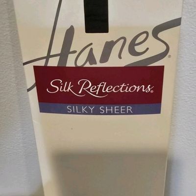 Hanes Silk Reflections Silky Sheer Knee Highs Style 725 Color Jet 2 Pair New