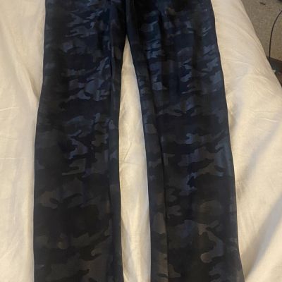 Spanx Leggings Womens Petit Medium Black Camo Athletic Shiny