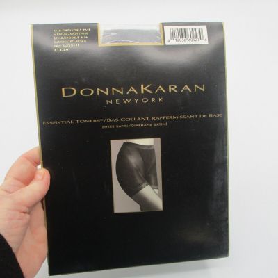 1997 DONNA KARAN PALE GREY MEDIUM STYLE A16 PANTYHOSE ~ NEW! MIP!