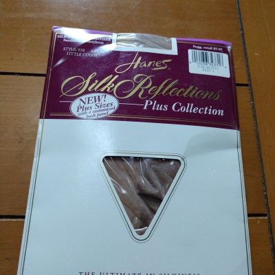 Hanes Silk Reflections Pantyhose Queen Plus Little Color