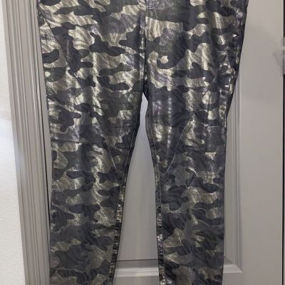 HUE Shiny Camo Print Leggings, XL