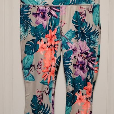 Womens XERSION Capris Leggings Size L workout yoga gym NWOT