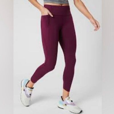 Athleta 7/8 stash pocket tight Beach plum size L