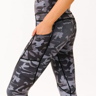 ZYIA ACTIVE Black Camo Metallic Pocket Light n Tight Hi-Rise Capri 20