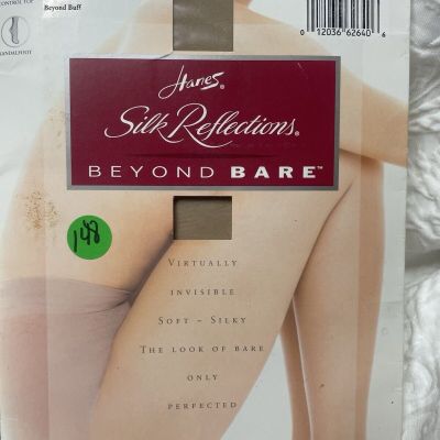 (148)  Hanes Silk reflections pantyhose Style 00N01 size AB Beyond Buff