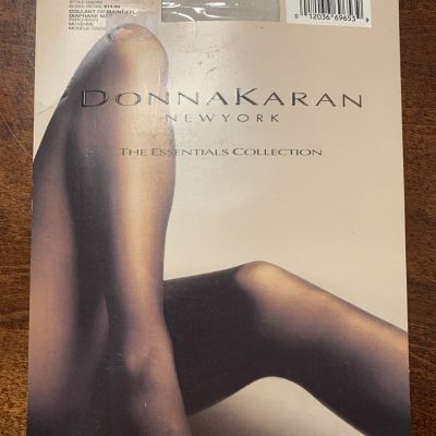 Donna Karan Matte Sheer Control Top Pantyhose Parchment Medium VTG 2000 NIP