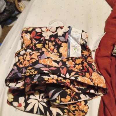 Terra & Sky Women's Flower Capri Leggings Size 3X (24W-26W)