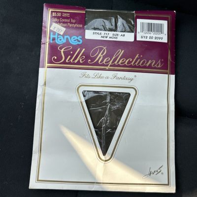 Vintage Hanes Silk Reflections Pantyhose Size AB - 717 (G3)