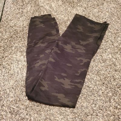 Spanx LAMN Look At Me Now Green Black Camo Seamless Leggings L