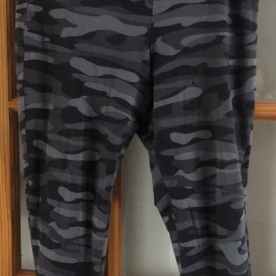 Torrid Sz 2 18-20 Black Camo Camouflage Black Gray Leggings Pants