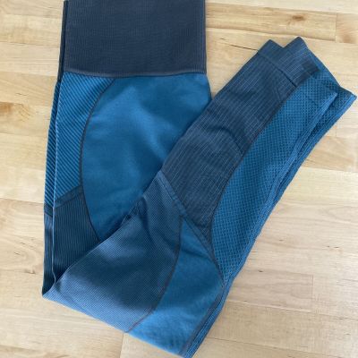 Mono B NWOT M Leggings 3/4 Length Teal and Charcoal