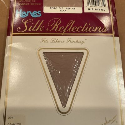 Hanes Silk Reflections Silky Control Top Pantyhose Sandalfoot Sz AB Clay Color