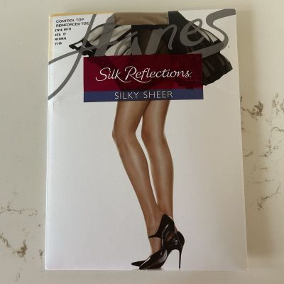 Hanes Silk Reflections Pantyhose EF Natural Sheer 00718 Control Reinforced Toe