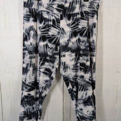 No Boundaries Size XXXL Black White Palm Leaf Pattern Crop Casual Leggings