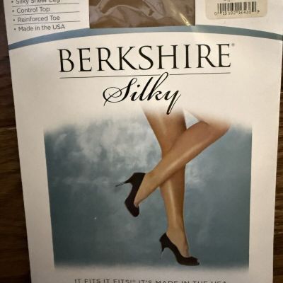 Vintage Berkshire It Fits Silky Sheer Queen Control Top Hosiery City Beige 3X-4X