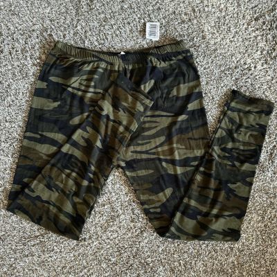 New Women’s Butter Soft Itzon Leggings One Size Plus Size Camouflage Print NWT