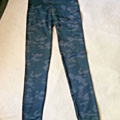 Spanx sz M Black Camo Look At Me Now Seamless  Leggings  Style FL3515 NWT