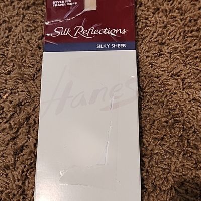 Hanes Silk Reflections Silky Pantyhose #725 Travel Buff Knee Highs Sandalfoot