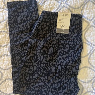 STYLE AND CO Leggings Camo Capri PS New with tags.