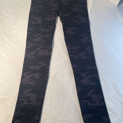 New SPANX Black CAMO LOOK AT ME NOW Leggings Women's M FL3515 NWT!