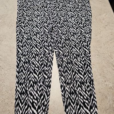 Terra Sky Women's Black And White Geometric Print Plus Size Leggings Size 2x NWT