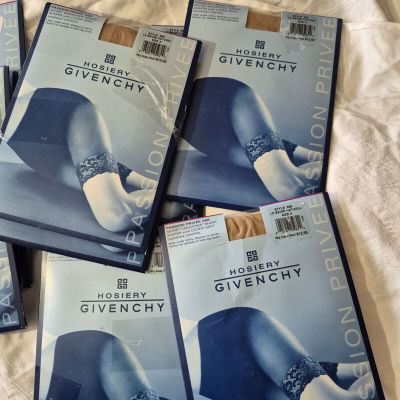 4 PACKS GIVENCHY HOSIERY PASSION PRIVEE STYLE 588 LE GEIGE NATURAL Sz A