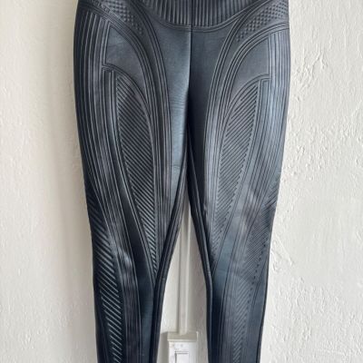 Theirry Mugler for Neiman Marcus Black embossed leggings sz Lg embossed look