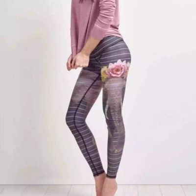 Teeki Hot Pants Leggings Love the Elephant Pattern Size Small