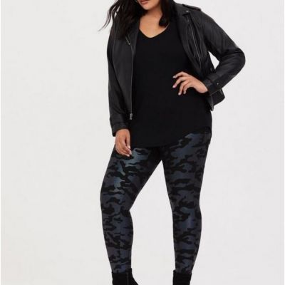 Torrid NWT Premium Legging Size 1X Camo, Metallic Black, Full Length