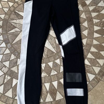 Womens LuluLemon Black and White Workout Leggings Size 2