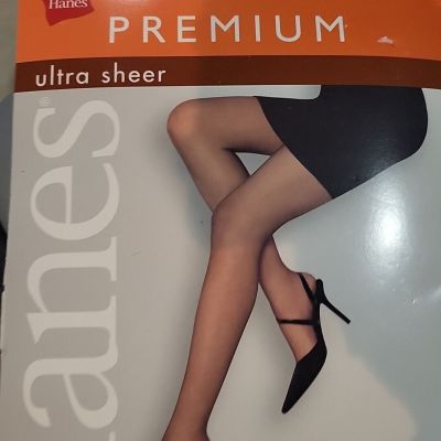 Hanes Premium Ultra Sheer color is Bare sz B Non Control Top NIP