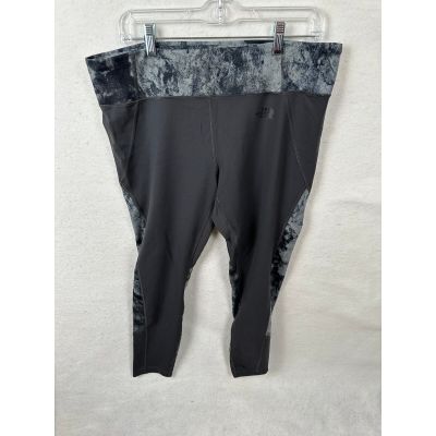 The North Face Women’s Gray And Black Athletic leggings Size Xl.