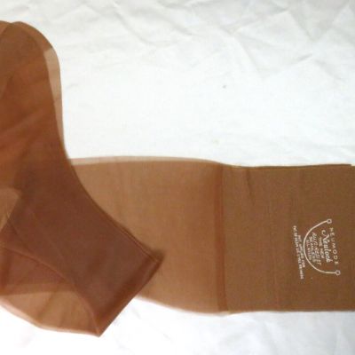 2 Prs - VINTAGE Neumode Neulock NYLON STOCKINGS 31” Top to Heel No Seams / #501