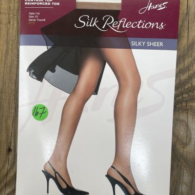 (167) Hanes Silk Reflections Control Top 718 Size EF Barely There