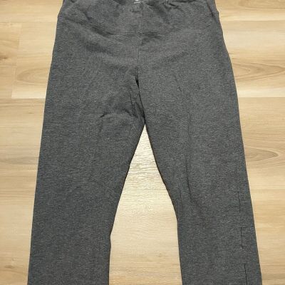 Maurices InMOTION Leggings Womens Size 2 Gray Crop Capri Leg Cutouts