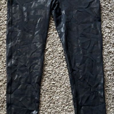 Spanx Black Camo Shiny Leggings Women’s Size Large 42-44