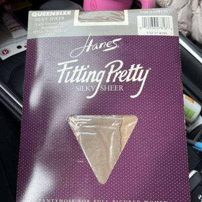 Hanes Fitting Pretty Queen Size Size 2X Fawn silky sheerPanty Hose Ultra Hosiery