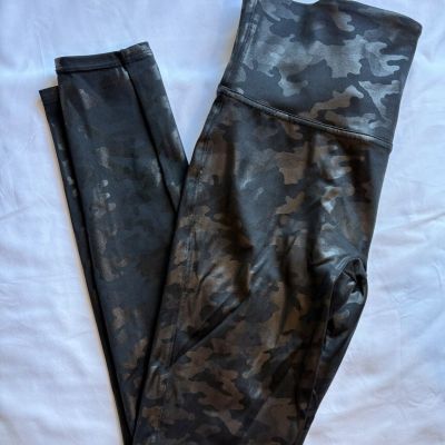 Spanx Black Camo Faux Leather Women’s Leggings Size M/M EUC