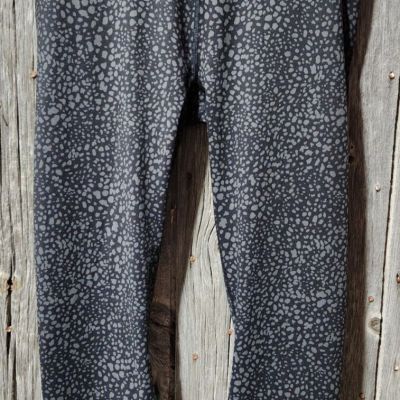 women's FABLETICS PowerHold LEGGINGS Black/Grey animal print size XS