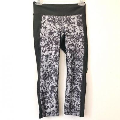 UNDER ARMOUR Mileage Printed Capri Gray Geometric Active Workout Leggings Small