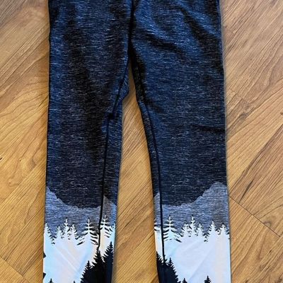 ADORABLE Colorado Threads Leggings Navy/white Mountains Size LARGE Yoga Workout