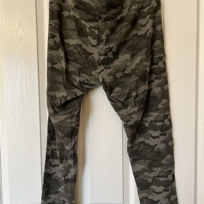 WOMEN'S SONOMA GOODS FOR LIFE SIZE  2X SHORT CAMO LEGGINGS COMFORTABLE WAISTBAND