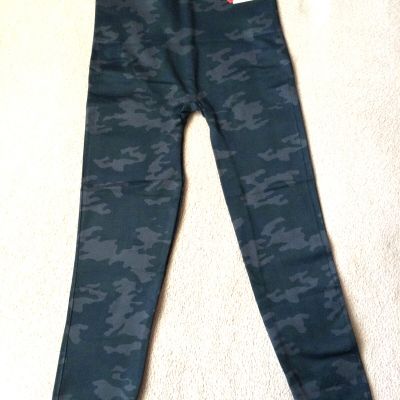 Spanx size M Black Camo Cropped Lamn Legging Style 20099R NWT