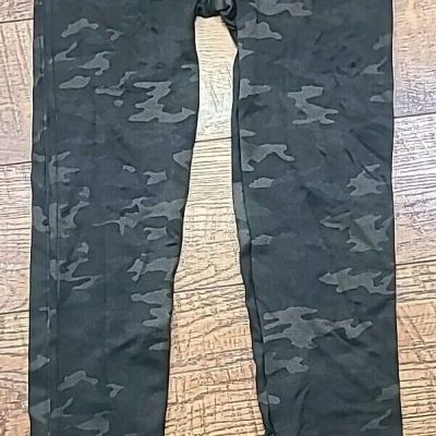 Spanx Seamless Camo Size Medium Leggings Workout Compression Casual Training