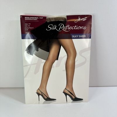 New Vintage 2003 Hanes CD Barely There Taupe 715 Silk Reflection Pantyhose